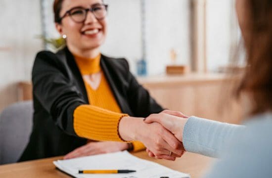 Women-shaking-hands-with-lende